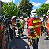 So sollte ein Fahrzeug normalerweise nicht ausgerichtet sein. Wie kommt man dann an die eingeschlossenen Personen heran? Auch hier ...
