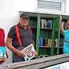 Claudia Himmelsbach, Josef Gerspacher und Dieter Wild (rechts) bei der Einweihung der &bdquo;Bücherecke &ndash; Bücherspind Stadtteil ...