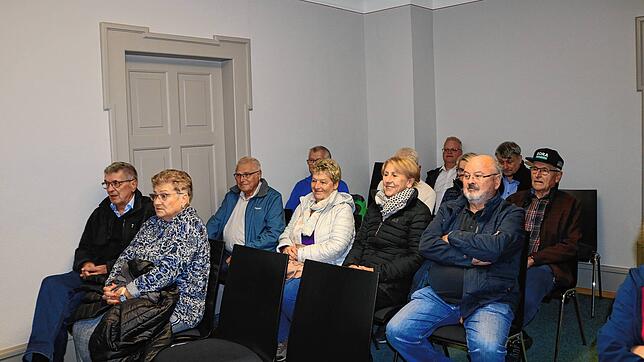 Gleich zwölf Besucher (Saunagänger) kamen zur Ortschaftsratssitzung um für ihre Sauna zu kämpfen. Bild: Silvia Bächle