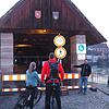 Vor fünf Jahren, Mitte März 2020, wurde Corona auch am Hochrhein für alle einschneidend, hier die geschlossene Holzbrücke zwischen Bad ...