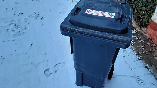 Damit die Restmülltonne gut durch den Winter kommt, sollten einige Tipps beachtet werden.