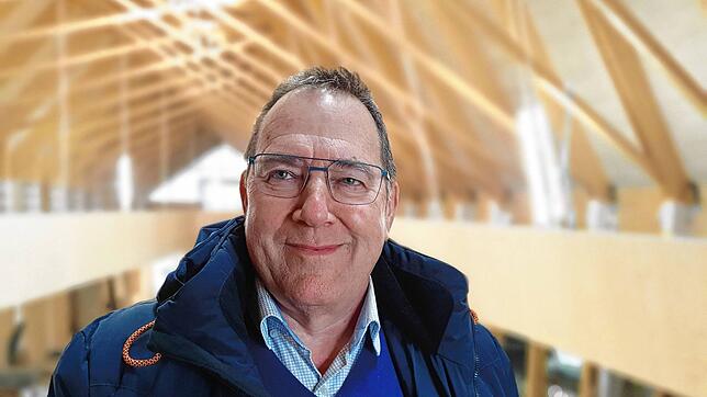 Gunter Schöbel, Direktor des Pfahlbaumuseums Unteruhldingen, warnt vor dem Bau eines Sendemasts auf sensiblem Grund.