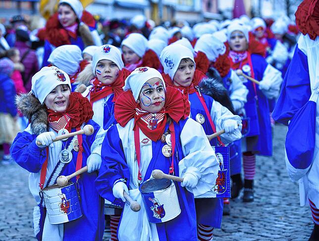 Auch das ist nachhaltig: Der Nachwuchs wird bei der Glonkigilde früh mit auf die Fastnacht genommen (Archivbild). Der Glonkisome ist bei ...
