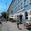 (Archivbild) In dem Schnellrestaurant in der Nähe des Bahnhofs kommt es in der Nacht zum Samstag, 24. August, zu einer körperlichen ...