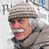 Peter Lenk, 77, hat mit seinen Skulpturen immer wieder öffentliche Debatten angestoßen.