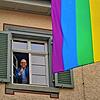 Die Regenbogenfahne weht seit Freitag, 19. Februar, vor dem Sipplinger Rathaus. Und zwar dauerhaft, wie Bürgermeister Oliver Gortat ...
