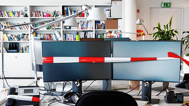 Lange waren viele Arbeitsplätze im Büro verweist. Nach Ende der Homeoffice-Pflicht können Unternehmen die Arbeit von zu Hause jetzt ...