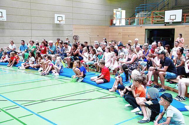 Bild 3: Manege frei für die große FEZ Abschluss Gala