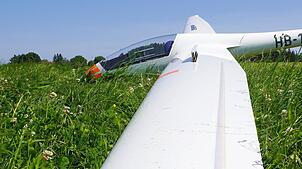 Ein Segelflugzeug stürzt im Allgäu ab - warum, bleibt zunächst unklar.