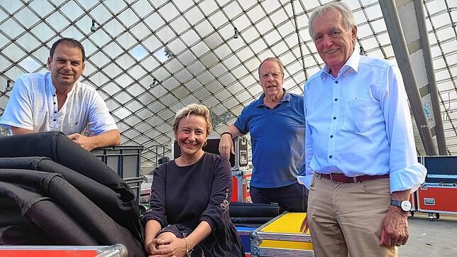Sie sorgen dafür, dass der Auftritt am Konzertsegel ein Erfolg wird: Oliver Preiser, Vorstand der Bürgerstiftung, Joachim Strate, ...