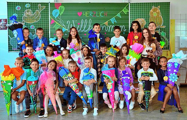 Die Klasse 1a der Friedensschule mit Klassenlehrerin Jenny Rosner.