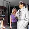 Tanja Geiger, Inhaberin des Fotostudios „Showtime“ in der Münsterstraße, mit der Figur vor dem Geschäft. Sie betreibt das Geschäft seit ...