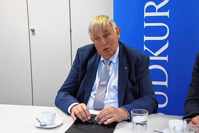 „Wer 563 Euro zu viel findet, ist nach meiner Meinung schon lange nicht mehr einkaufen gegangen“, sagt Laumann über die Höhe des ...