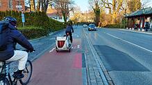 (Archivfoto) Auf dem Radweg in der Konzilstraße haben sich eine Zehnjährige und ein 33-Jähriger beim Zusammenstoß auf ihren Fahrrädern ...