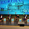 Mit roter oder grüner Karte können sich die Bundestagskandidaten bei der Schnellfragerunde in der SÜDKURIER-Wahlarena positionieren.