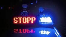 Bei einer Kontrolle entdeckt die Polizei außer dem Fahrer sieben Personen in einem Ford Focus.