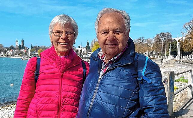 Cornelia und Wilhelm Ipser an der Häfler Promenade.