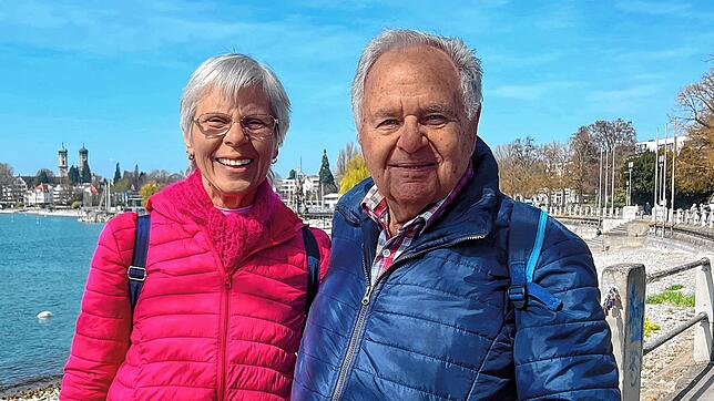 Cornelia und Wilhelm Ipser an der Häfler Promenade.