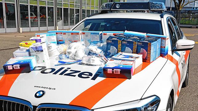 Rund 300 Schutzmasken, die im Internet zu Wucherpreisen verkauft worden sind, hat die Kantonspolizei Thurgau in Kreuzlingen ...