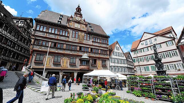 Das historische Rathaus in der Altstadt von Tübingen.