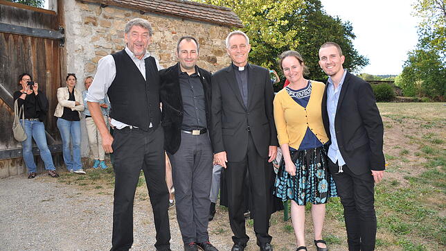 Bei den Proben im Sommer 2018 waren auch Schirmherr Erzbischof Georg Gänswein (Mitte) und eine Abordnung des Theaterverbandes für ...