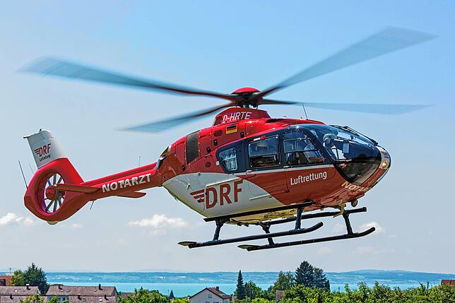 Seit 40 Jahren ist der Rettungshubschrauber am Klinikum Friedrichshafen stationiert und unterstützt die Rettungskräfte im Notfall in der ...