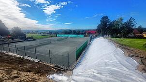 Die Außenanlage des Tennisclubs Herdwangen-Schönach wird derzeit umgestaltet. Der Gemeinderat gewährt dafür einen Zuschuss. Bild: ...