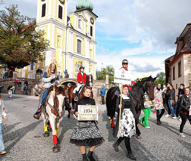 Bild 10: Reitturnier mit fulminantem Start