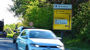 Am Abzweig von der Landesstraße 181 in die Vöhrenbacher Straße gilt für ein kurzes Stück Tempo 50, bevor bis zum Villinger Ortsschild ...