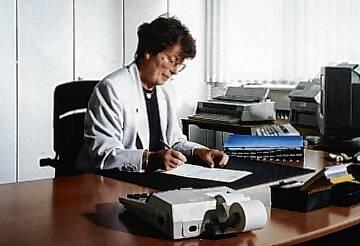 Die im Jahr 2021 verstorbene frühere Geschäftsführerin Margarita Schachtner auf einem undatierten Archivbild in ihrem Büro in der ...