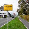 Direkt hinter dem Reichenauer Ortsschild am Inselanfang steht ein Tempo-70-Schild. Die Verwaltung und etliche Gemeinderäte wollen ...