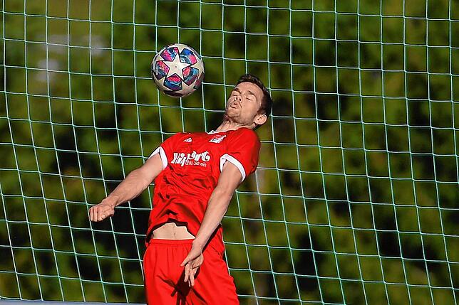 Bild 31: Spitzenreiter FC Erzingen setzt sich mit 5:0 beim FC RW Weilheim durch &ndash; und wir haben die Bilder!