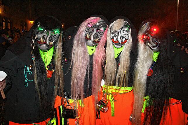 Neon-Hexen aus Neustadt.