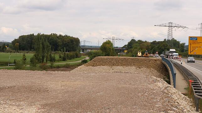 Die Brücke über die Donau ist das langwierigste Einzelvorhaben des Bundesstraßenausbaus. Bereits jetzt ist klar, dass sie 1,2 Millionen ...