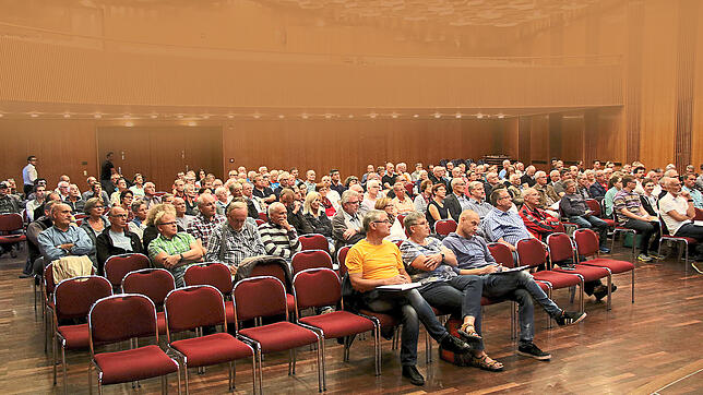 Volles Kurhaus bei der Infoveranstaltung zum Thema Breitband.