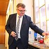Sparen kann Oberbürgermeister Andreas Brand seine Aufsichtsratsbezüge in sechsstelliger Höhe nicht. Alles über 6100 Euro pro Jahr fließt ...