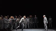 Das Volk hofft auf Lohengrin (Michael König, Mitte) als Anführer.