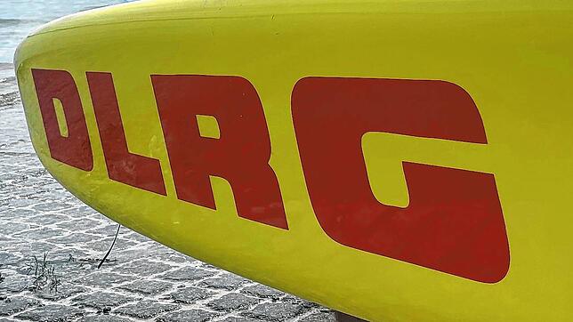 Rettungskräfte der DLRG haben sofort mit der Reanimation begonnen. Das vierjährige Kind ist nun in einer Spezialklinik verstorben.