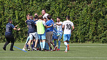 Großer Jubel nach dem Treffer zum 0:2. Dank des Sieges in Konstanz sicherte sich der FC Anadolu Radolfzell am letzten Spieltag den ...
