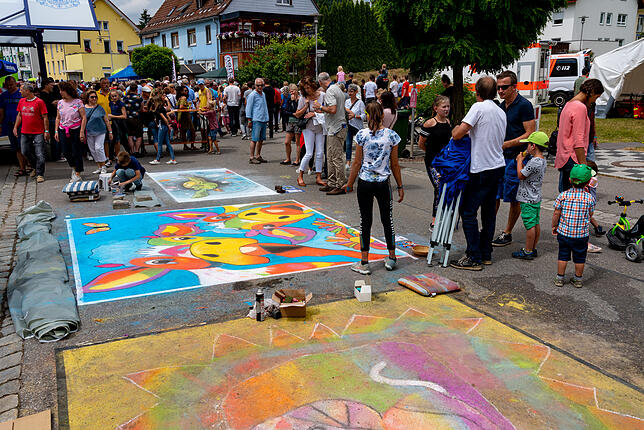 Die Hauptstraße in Blumberg wird bunt.