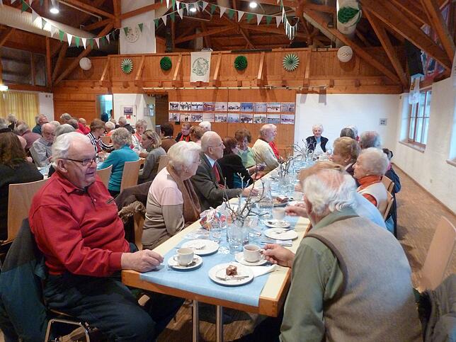 Der Seniorentreff Nußdorf im dortigen Dorfgemeinschaftshaus im Februar 2019, als es um die Seegfrörne von 1963 ging.