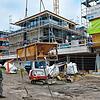 Die Baustelle an der Fürstenbergstraße 41 bis 43 kommt gut voran, die ersten vier Häuser am Hang sind fast fertig (hinten, in Grau). ...