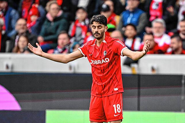 Freiburgs Eren Sami Dinkci reagiert nach dem Spiel unzufrieden.