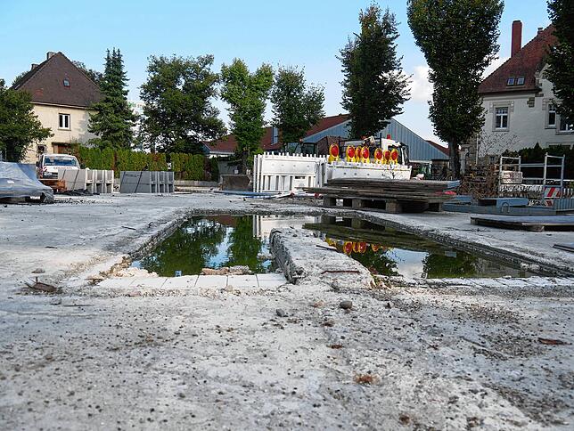 Von der alten Friedenskirche ist nicht mehr viel übrig – nur noch das Taufbecken und die Bodenplatte.