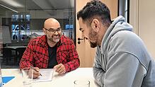 Baris Abak im Gespräch mit Sehmus Aksoy.