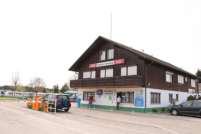 Der Eingangsbereich der Anlage Riedsee-Camping.