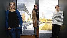 Sie stehen vor, hinter und vor allem zum Bodenseeforum (von links): Geschäftsführerin Ruth Bader, Sonja Siegner (Projektleiterin) und ...
