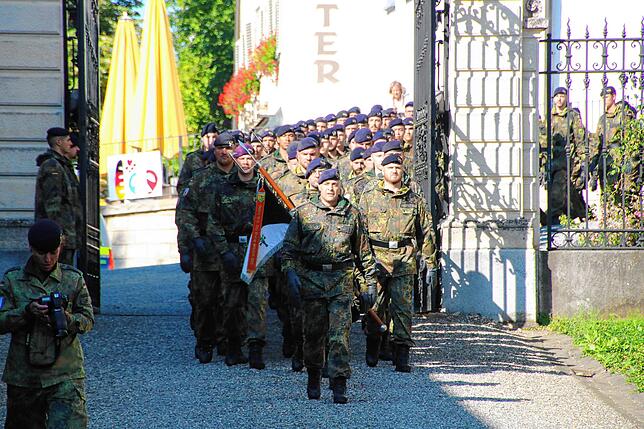 Bild 10: Abschiedsappell für die Soldaten des Jägerbataillons 292