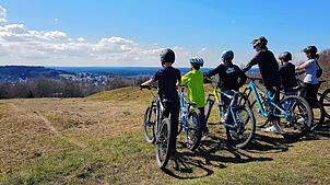 Lehrer Andreas Schulz-Weiling vom Gymnasium am Hoptbühl wünscht sich eigene Räder für die Schüler der Bike- und ...