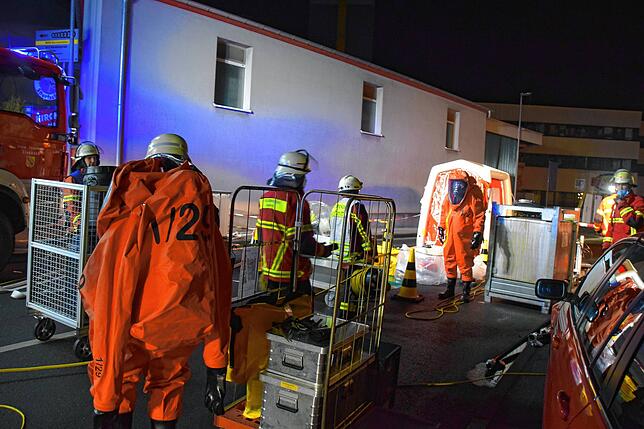 Bild 17: Gefahrgut-Unfall in Zizenhausen: Bilder vom kräftezehrenden Feuerwehreinsatz